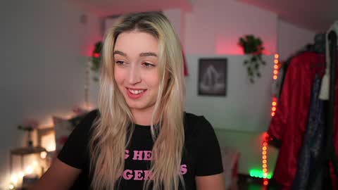 Snapshot of alexis___texas chatting on 12.10.24 Alexis Texas online show from 12.10.24