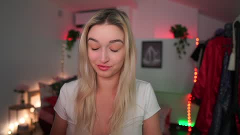 Snapshot of alexis___texas chatting on 12.11.24 Alexis Texas online show from 12.11.24