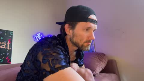 Snapshot of alexmanndickerson chatting on 05.08.26 Alex Mann online show from 05.08.26