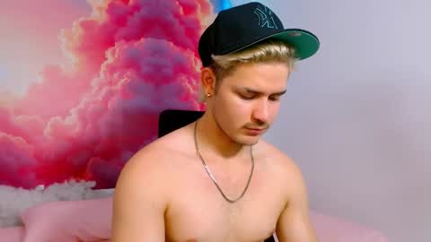 Snapshot of alexpierss chatting on 11.08.25 Alex online show from 11.08.25