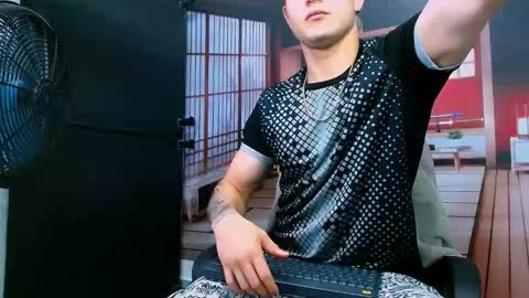 Snapshot of alexpierss chatting on 11.10.25 Alex online show from 11.10.25