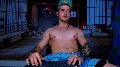 Snapshot of alexpierss chatting on 11.12.25 Alex online show from 11.12.25