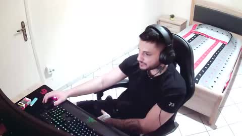 Snapshot of alexthepro00 chatting on 05.19.26 alexthepro00 online show from 05.19.26