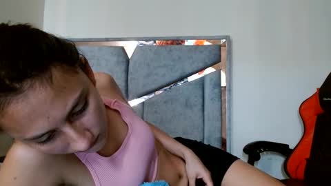 Snapshot of alexvsluisa chatting on 06.10.26 alex y luisa online show from 06.10.26