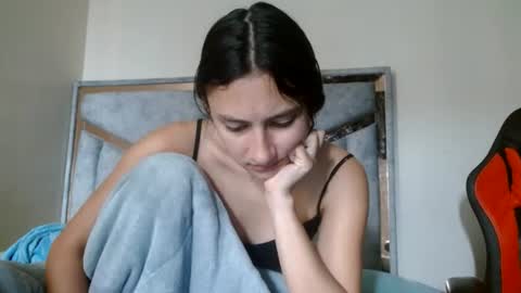 Snapshot of alexvsluisa chatting on 06.26.26 alex y luisa online show from 06.26.26