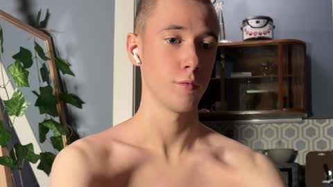 Snapshot of alexwos chatting on 12.08.24 Alex online show from 12.08.24