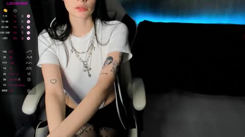 Alexa Bloom online show from 12.19.25