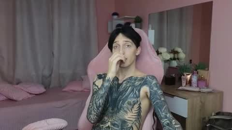 Snapshot of alexxone_ chatting on 10.23.25 Alex online show from 10.23.25