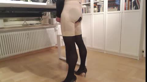 Snapshot of alexxph chatting on 12.24.24 Shyshiny online show from 12.24.24