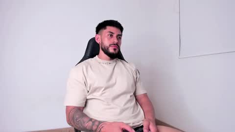 Snapshot of alexxxmachine chatting on 12.10.24 Alex   freelance model  instagram alex b229 online show from 12.10.24