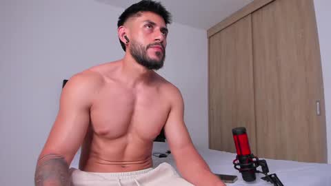 Snapshot of alexxxmachine chatting on 02.16.25 Alex   freelance model  instagram alex b229 online show from 02.16.25