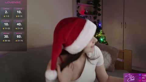 Snapshot of ali_cooper chatting on 12.26.24 Alison online show from 12.26.24