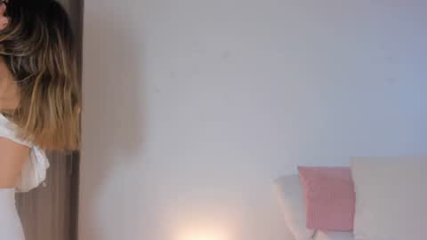 Snapshot of ali_elly chatting on 06.18.26 Hailey online show from 06.18.26