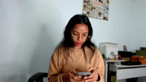 Snapshot of alia054 chatting on 05.14.26 Alia online show from 05.14.26