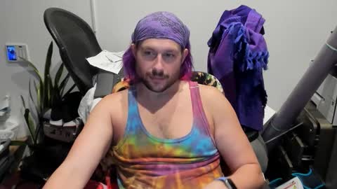 Snapshot of alibastersword chatting on 12.04.25 Luke online show from 12.04.25