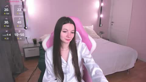 Snapshot of alic_fox chatting on 10.08.25 Alice online show from 10.08.25