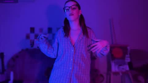 Snapshot of alice__madness chatting on 11.25.25 Alice online show from 11.25.25