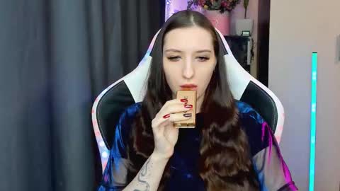 Snapshot of alice_bailey chatting on 09.11.25 Alice online show from 09.11.25