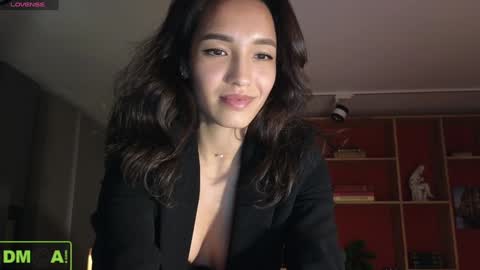 A R Y A  T I A online show from 12.20.24