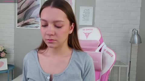 Snapshot of alice_charmy chatting on 03.01.25 Alice in Wonderland online show from 03.01.25