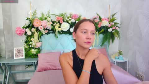 Snapshot of alice_charmy chatting on 10.11.25 Alice in Wonderland online show from 10.11.25