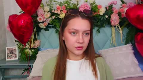 Snapshot of alice_charmy chatting on 02.10.26 Alice in Wonderland online show from 02.10.26