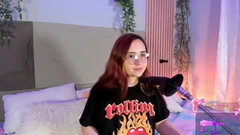 Snapshot of alice_cute77 chatting on 03.18.26 Mey online show from 03.18.26