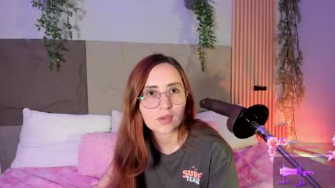 Snapshot of alice_cute77 chatting on 04.07.26 Mey online show from 04.07.26