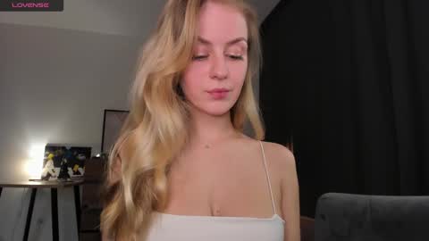 Snapshot of alice_dias chatting on 02.11.25 alice_dias online show from 02.11.25