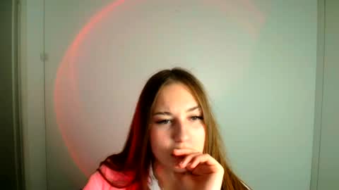 Snapshot of alice_dreamofu chatting on 06.20.26 Alice online show from 06.20.26