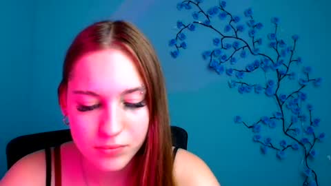 Snapshot of alice_dreamofu chatting on 06.23.26 Alice online show from 06.23.26