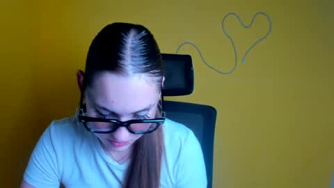 Snapshot of alice_dreamofu chatting on 07.20.26 Alice online show from 07.20.26