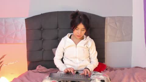  Alice Evans online show from 01.23.25