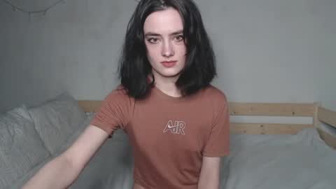 Snapshot of alice_glo chatting on 04.19.26 Alice online show from 04.19.26