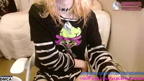 Snapshot of alice_hatchette chatting on 10.15.25 Alice Hatchette online show from 10.15.25