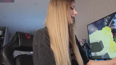 My name is Alice find out about me in the Fansly  online show from 10.26.25