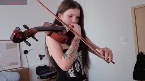 Snapshot of alice_hetfield chatting on 02.11.26 My name is Alice find out about me in the Fansly online show from 02.11.26