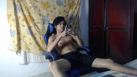 Snapshot of alice_julls chatting on 05.15.26 alice online show from 05.15.26