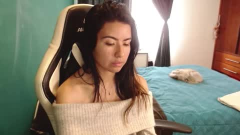 Snapshot of alice_middle01 chatting on 02.11.26 Alice online show from 02.11.26