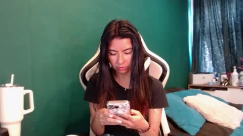 Snapshot of alice_middle01 chatting on 02.26.26 Alice online show from 02.26.26