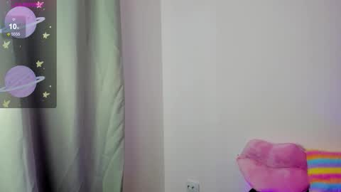 Snapshot of alice_next_door_ chatting on 10.05.25 Alice online show from 10.05.25