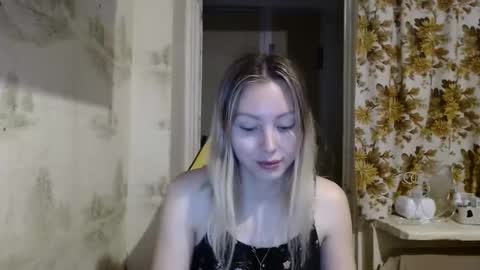 Snapshot of alice_smiles chatting on 04.08.26 Alice smiles online show from 04.08.26