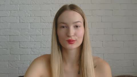 Snapshot of alice_sweet_01 chatting on 09.30.25 Alice online show from 09.30.25