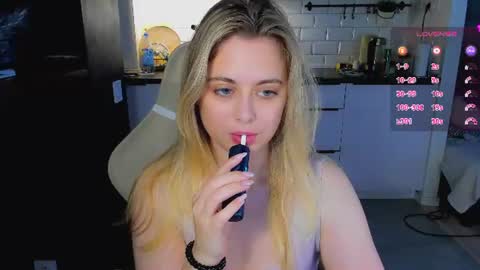 Snapshot of alice_wander chatting on 06.17.26 Alice online show from 06.17.26