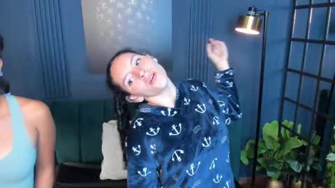 Snapshot of aliceandsia chatting on 09.12.25 Alice and Asia online show from 09.12.25