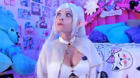 Snapshot of alicebenett_ chatting on 05.17.26 online show from 05.17.26