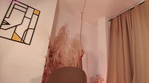 Snapshot of aliceblaker_ chatting on 10.18.25 aliceblaker_ online show from 10.18.25