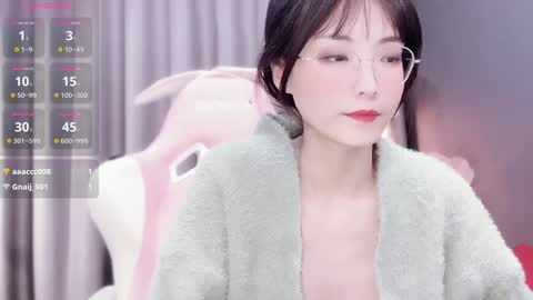 Snapshot of alicechina chatting on 12.19.24 Alice online show from 12.19.24