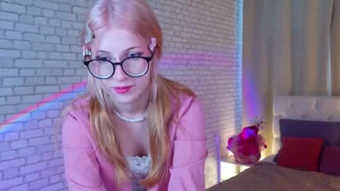 Snapshot of alicedews chatting on 02.12.26 alice online show from 02.12.26