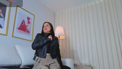 Snapshot of alicee_milf_ chatting on 03.17.26 Aleja online show from 03.17.26